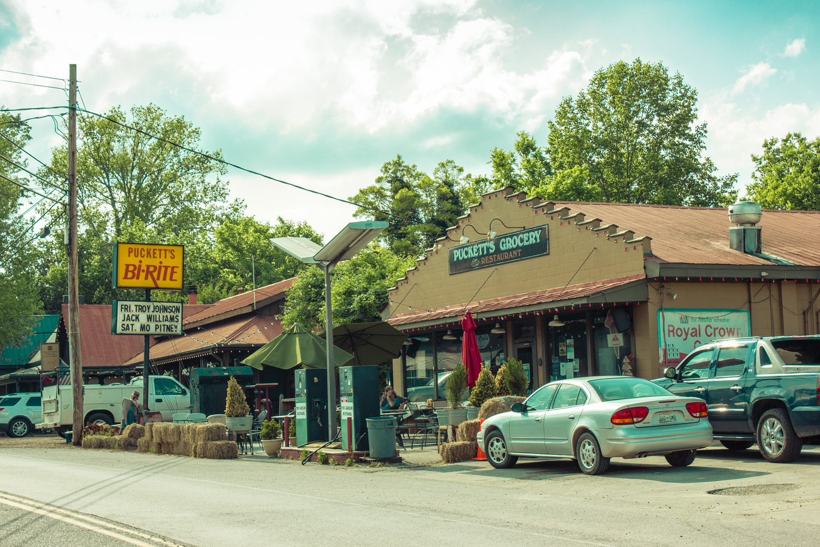 Leiper's Fork Pucketts exterior